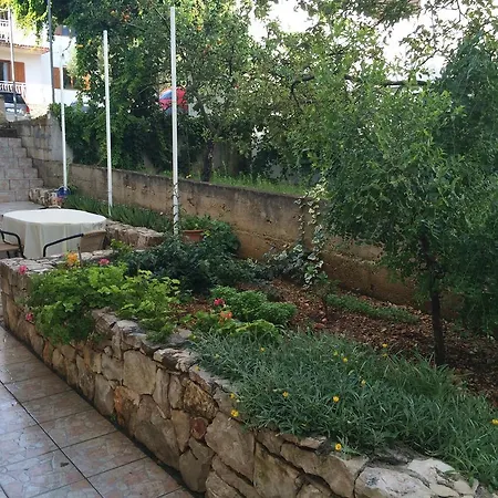 Nives Stari Grad (Hvar)