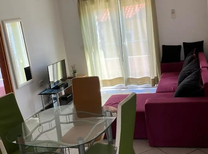 Nives ستاري غراد