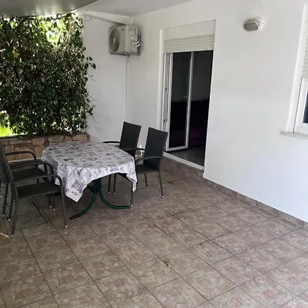 Apartment Nives *